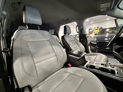 Used 2021 Ford Explorer XLT w/ Equipment Group 202A RWD image 20