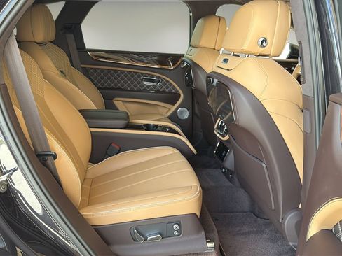 Certified 2023 Bentley Bentayga AWD/4WD image 22
