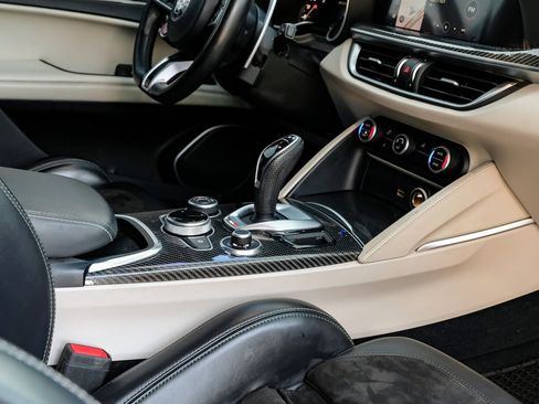 Used 2020 Alfa Romeo Stelvio Quadrifoglio w/ Nero Edizone Quadrifoglio image 25