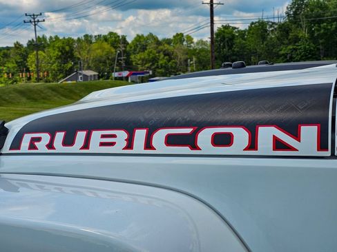 Used 2018 Jeep Wrangler Unlimited Rubicon AWD/4WD image 9