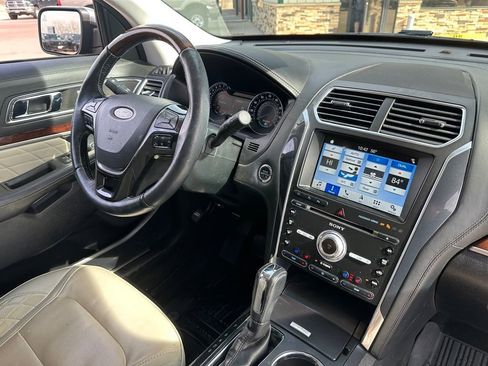 Used 2018 Ford Explorer Platinum image 33