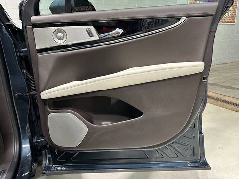 Used 2022 Lincoln Nautilus Black Label AWD/4WD image 11