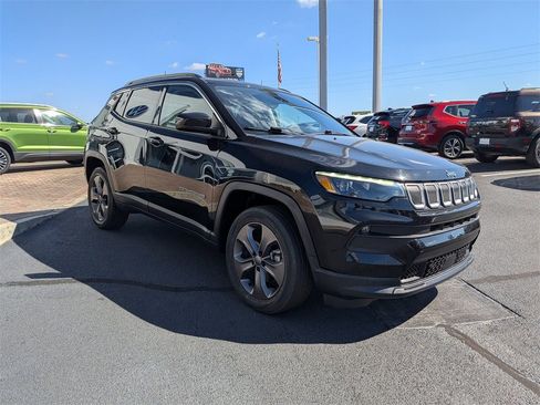 Used 2022 Jeep Compass Latitude w/ Sun and Sound Group image 3