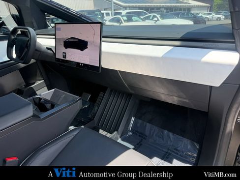 Used 2024 Tesla Cybertruck AWD Crew Cab image 29