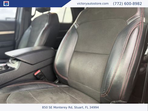 Used 2018 Ford Explorer XLT w/ Equipment Group 202A AWD/4WD image 16