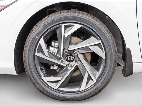New 2025 Hyundai Elantra Limited image 9