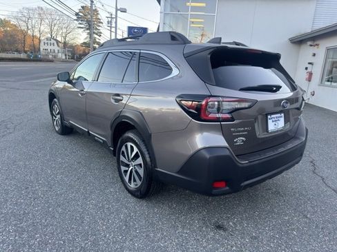 Used 2023 Subaru Outback Premium image 5