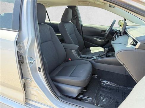 Used 2025 Toyota Corolla LE FWD image 13