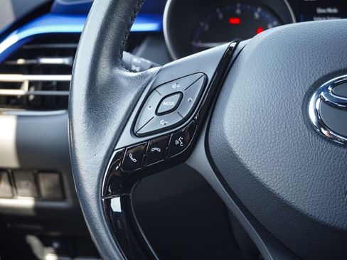 Used 2021 Toyota C-HR XLE image 19