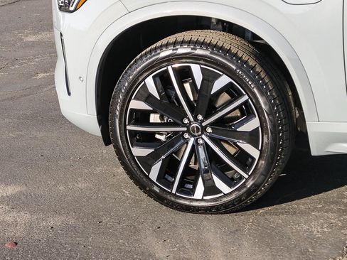 New 2026 Volvo XC90 T8 Plus w/ Protection Package AWD/4WD image 9