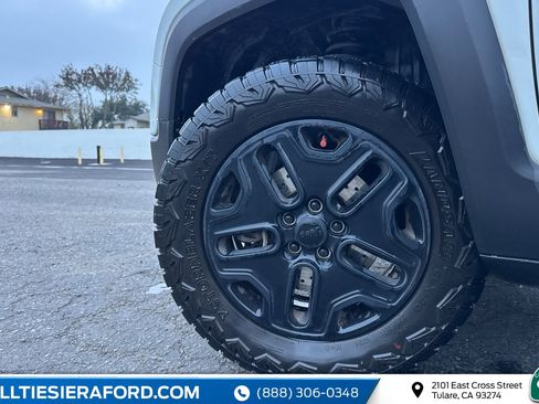 Used 2018 Jeep Renegade Trailhawk image 12