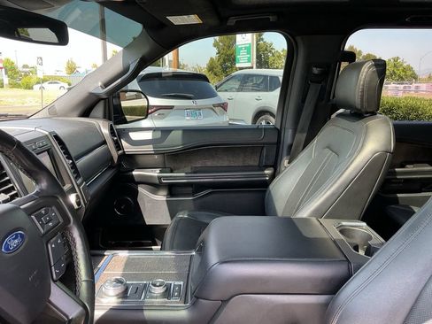 Used 2018 Ford Expedition Limited w/ Equipment Group 302A AWD/4WD image 11