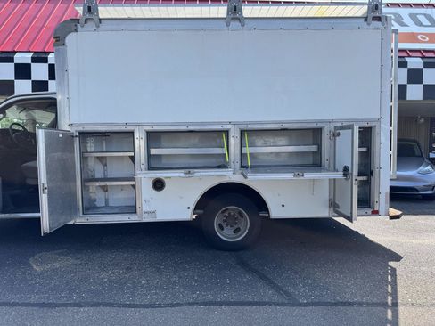 Used 2018 Chevrolet Express 3500 w/ Power Convenience Package RWD image 7