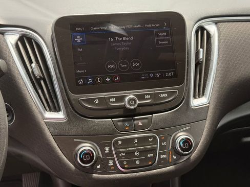 Used 2021 Chevrolet Malibu LT FWD image 19