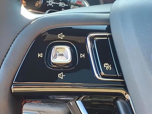 Certified 2025 Lincoln Corsair Reserve w/ Jet Appearance Package image 12