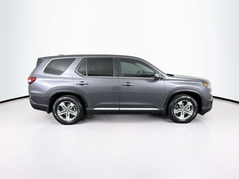 Used 2025 Honda Pilot EX-L image 10