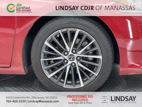 Used 2024 Lexus ES 350 w/ Premium Package FWD image 9