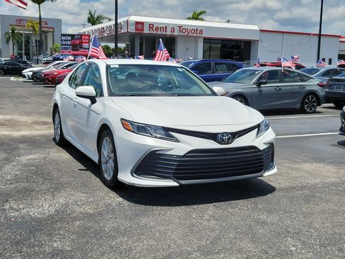 Used 2022 Toyota Camry LE FWD image 2