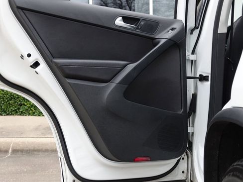 Used 2017 Volkswagen Tiguan Sport image 37