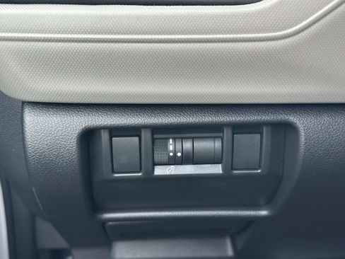 Used 2025 Subaru Forester Base image 30