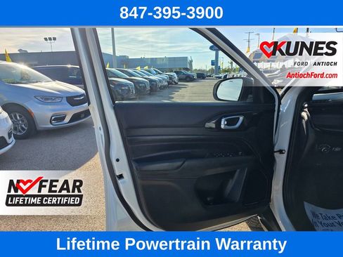 Used 2025 Jeep Compass Trailhawk AWD/4WD image 13