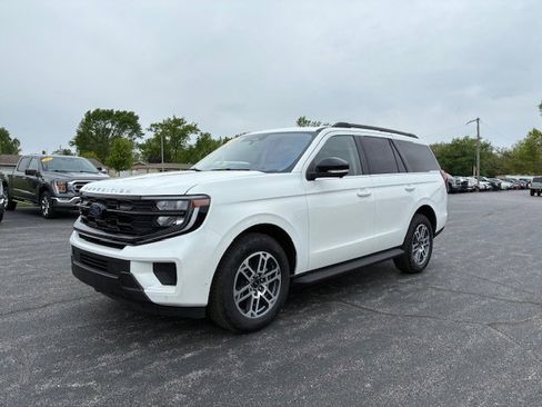 Used 2025 Ford Expedition Active AWD/4WD image 1