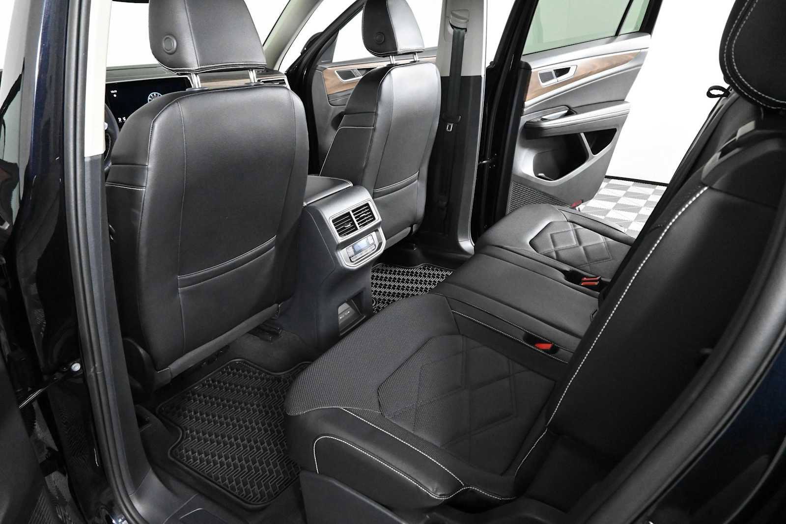 Certified 2024 Volkswagen Atlas SE FWD image 13