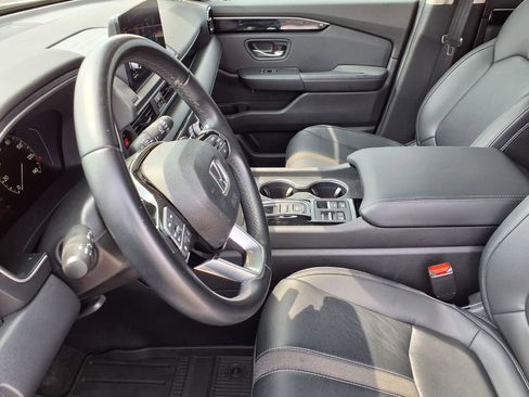 Used 2025 Honda Pilot Touring image 16