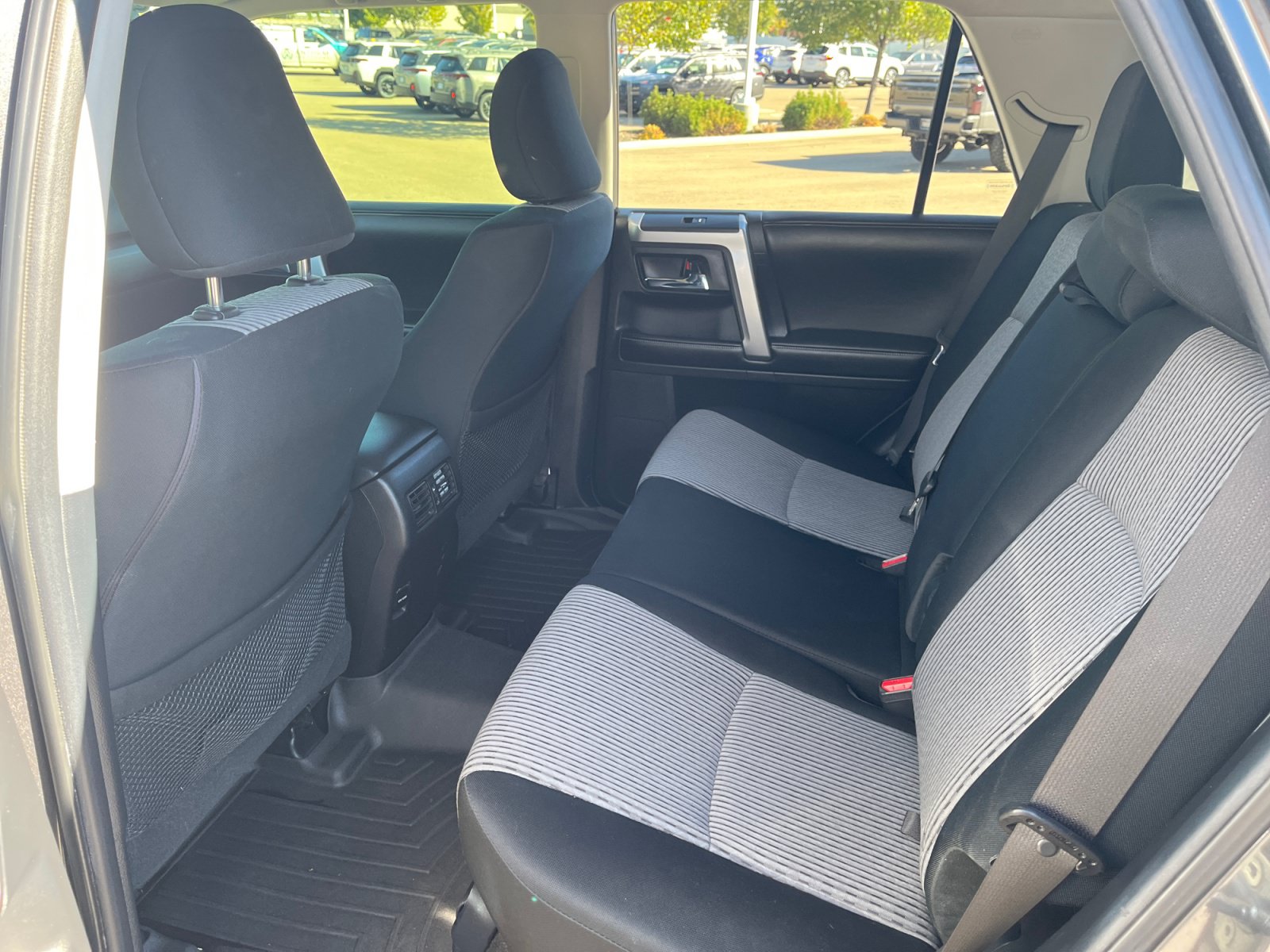 Used 2016 Toyota 4Runner SR5 AWD/4WD image 17