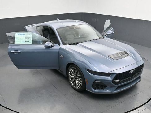 Used 2025 Ford Mustang GT Premium RWD image 24