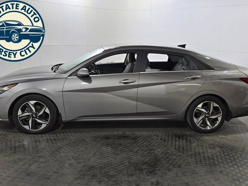 Used 2023 Hyundai Elantra Limited FWD image 4