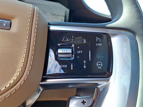 New 2025 Land Rover Range Rover Long Wheelbase SE image 18