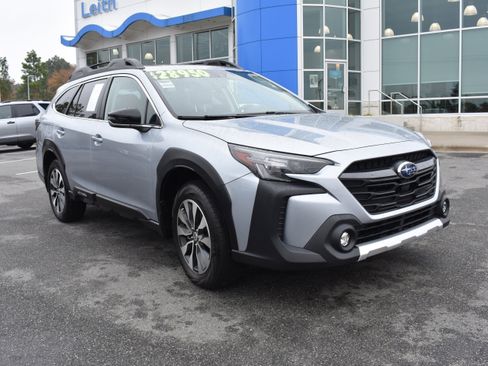 Used 2023 Subaru Outback Limited image 3