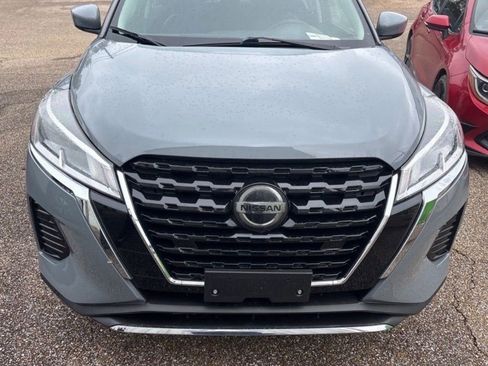 Used 2021 Nissan Kicks SV FWD image 1