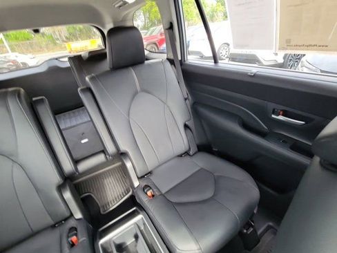 Certified 2024 Toyota Grand Highlander Platinum image 6