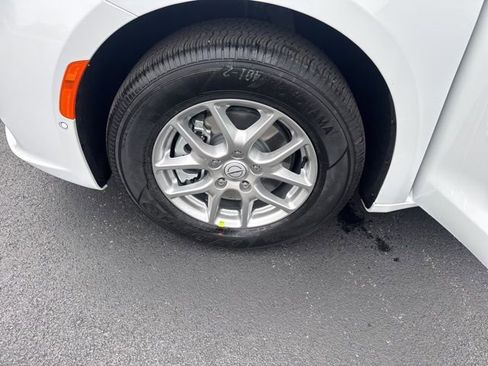 New 2026 Chrysler Pacifica Select image 15