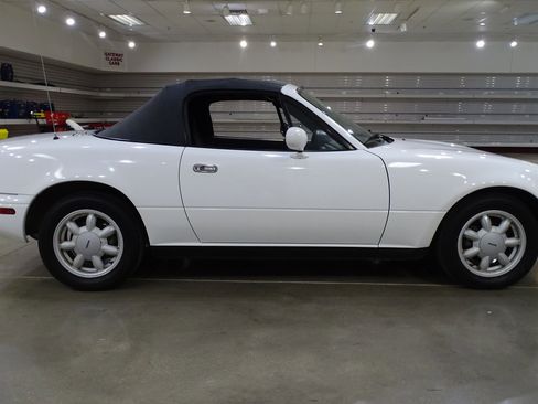 Used 1991 MAZDA MX-5 Miata RWD image 18