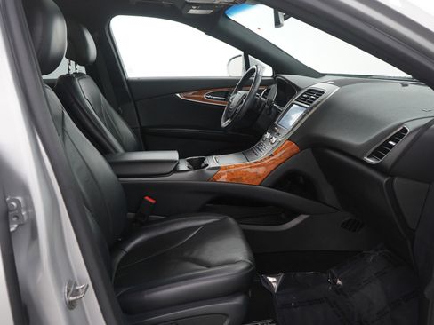 Used 2019 Lincoln Nautilus Reserve image 13