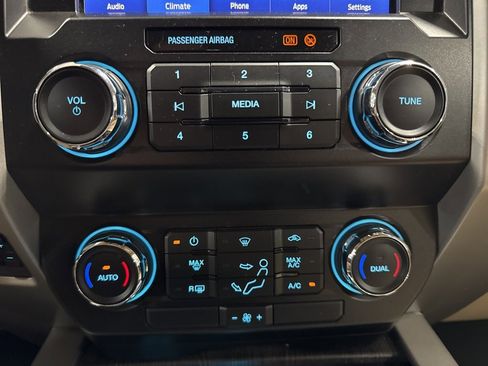 Used 2021 Ford F250 Lariat w/ FX4 Off-Road Package image 40