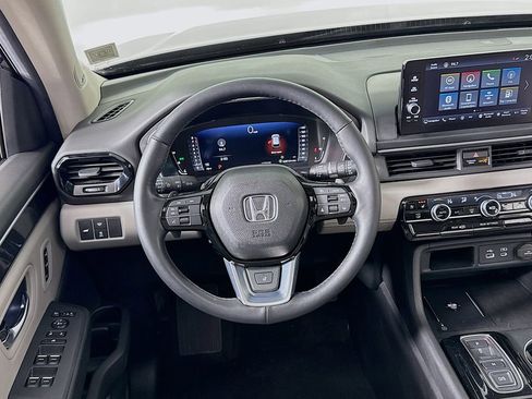Certified 2025 Honda Pilot Elite image 34