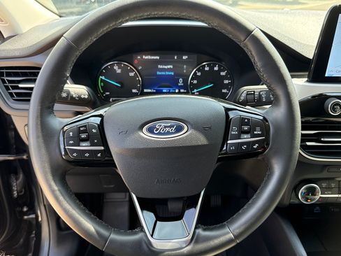 Certified 2022 Ford Escape SE w/ Cold Weather Package FWD image 11