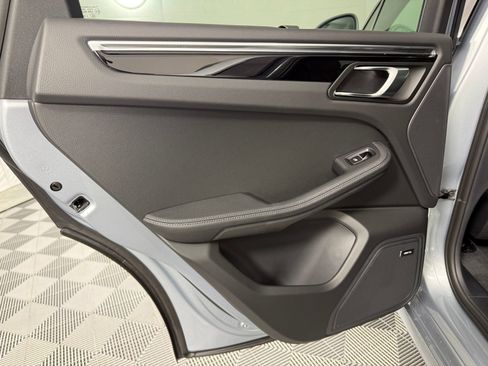 Certified 2026 Porsche Macan AWD/4WD image 28