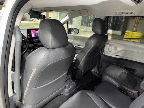 Used 2022 Toyota Sienna LE FWD image 28