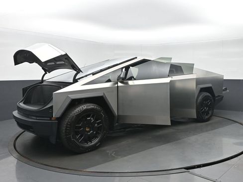 Used 2024 Tesla Cybertruck AWD Crew Cab image 37
