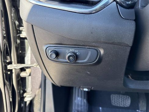 Used 2022 Chevrolet Equinox LT image 13