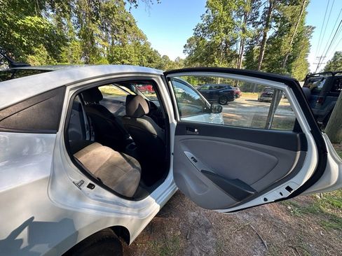 Used 2017 Hyundai Accent SE FWD image 16