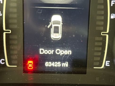 Used 2015 Jeep Cherokee Latitude w/ Comfort/Convenience Group image 21