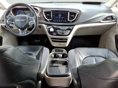 Used 2017 Chrysler Pacifica Touring-L w/ Tire & Wheel Group FWD image 29
