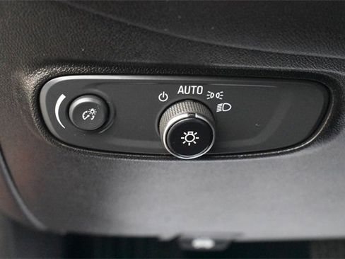 Used 2022 Chevrolet Equinox RS w/ RS Leather Package image 25