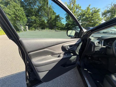 Used 2023 Nissan Murano SV w/ SV Midnight Edition Package FWD image 10